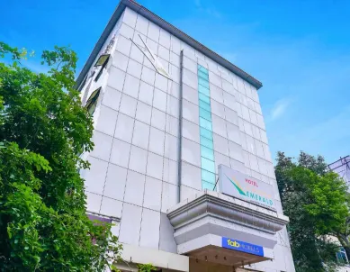 FabHotel Prime Emerald I, Alandi